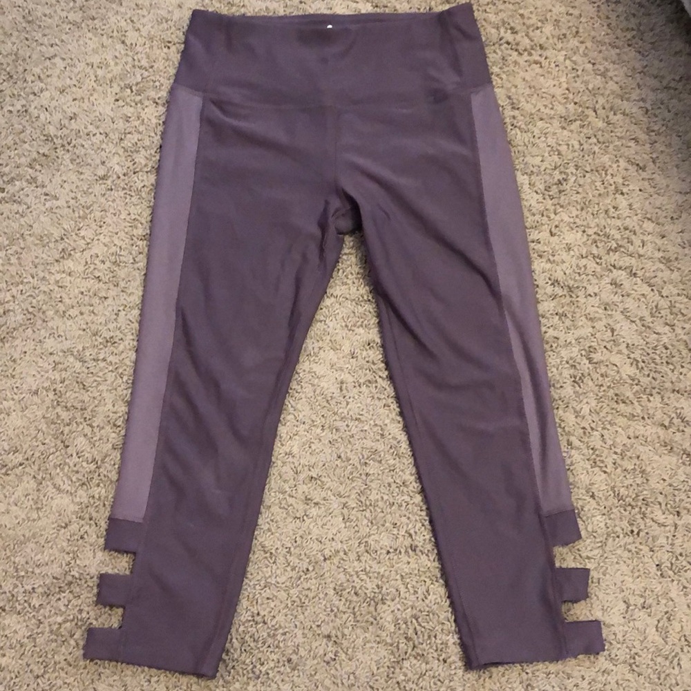 Mauve/purple cropped yoga pants